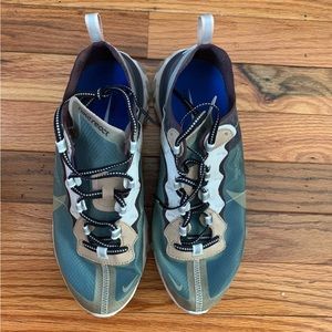 Worn a few times in great condition. No box